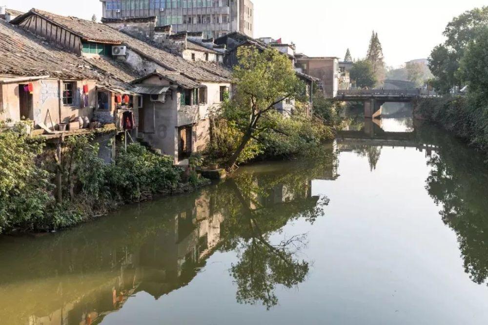 女人在来“月经”前，为什么总“乳房胀痛”？看完可能你就明白了